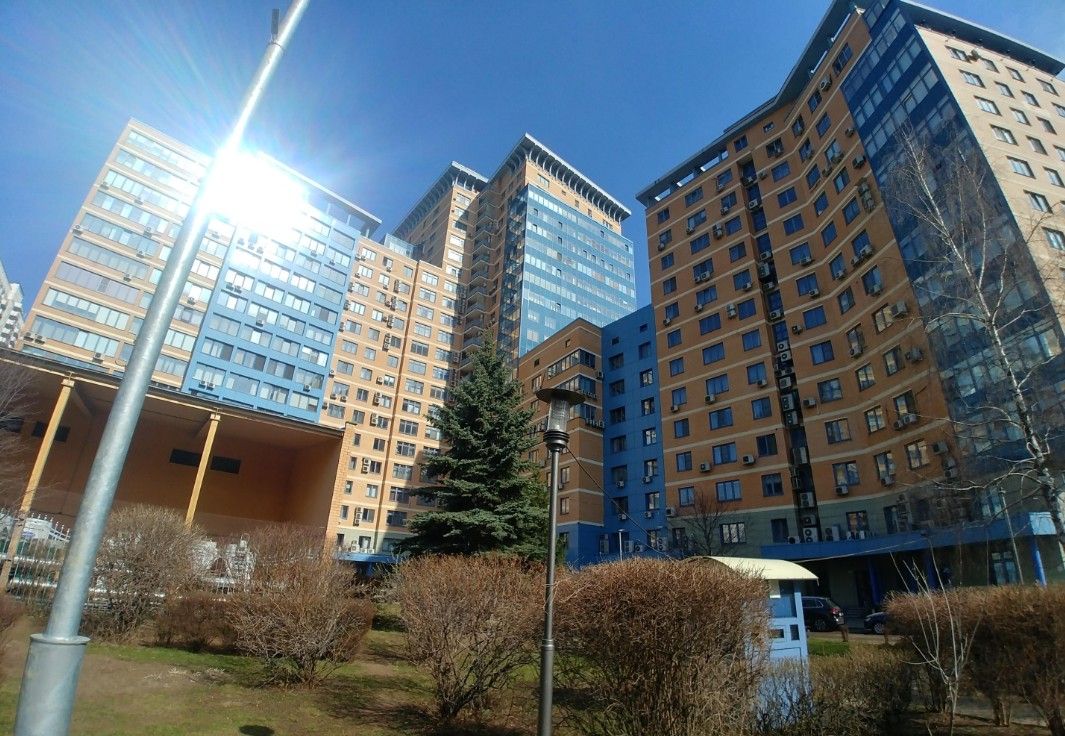 фасад дома, здание по адресу г Москва, пр-кт Вернадского, д 92 к 1